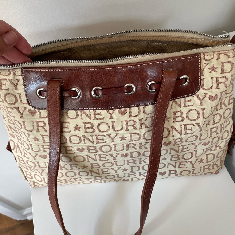 Dooney & Bourke canvas tote bag leather strap - Picture 2 of 6